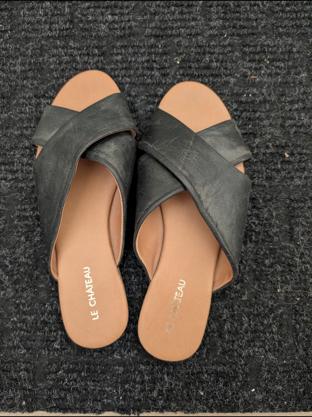 le chateau Black Crisscross Slide Mules